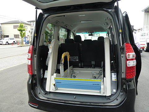 車いす用リフト