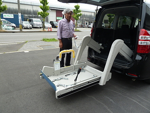 車いす用リフト