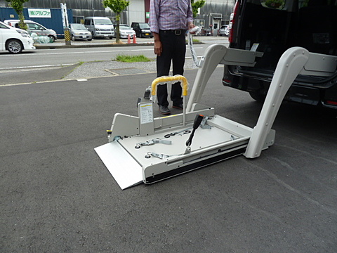 車いす用リフト