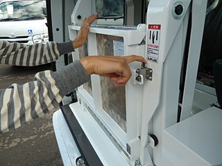 車いす用リフト