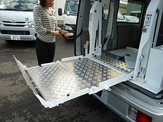 車いす用リフト