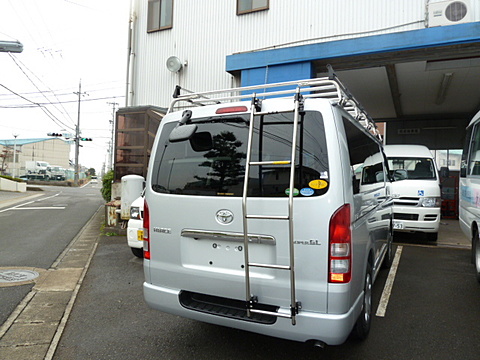 リヤラダー